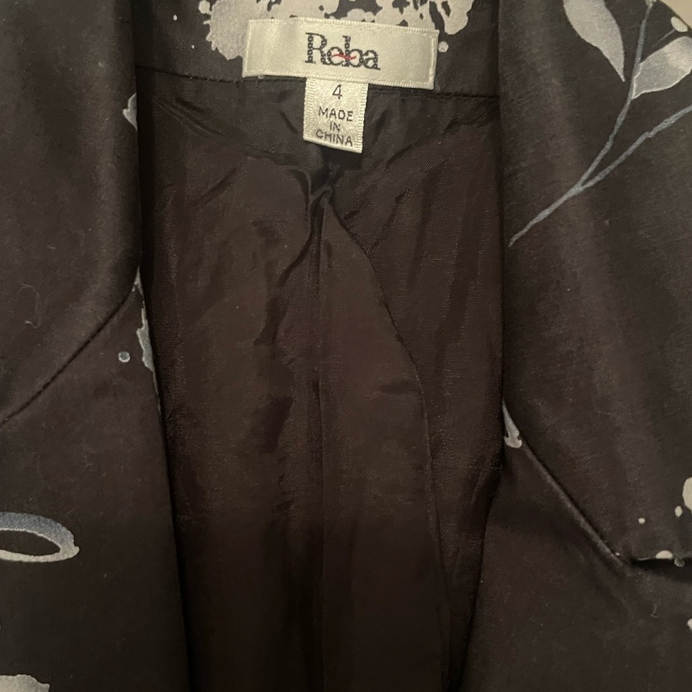 REBA Chic Floral Black & White Jacket Sz. 4 NWOT - Picture 13 of 15